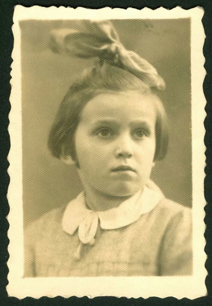 Perla Estrajcher Front
